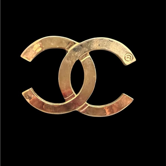 Chanel Logo from 1999. large size taken from my old bag. Gold plated on the CC - Picture 5 of 11